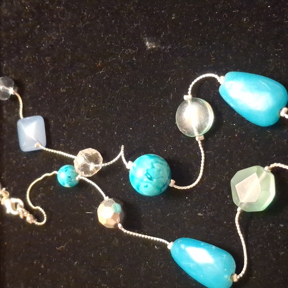 Elegant Turquoise and Silver Necklace - Picture 2 of 2